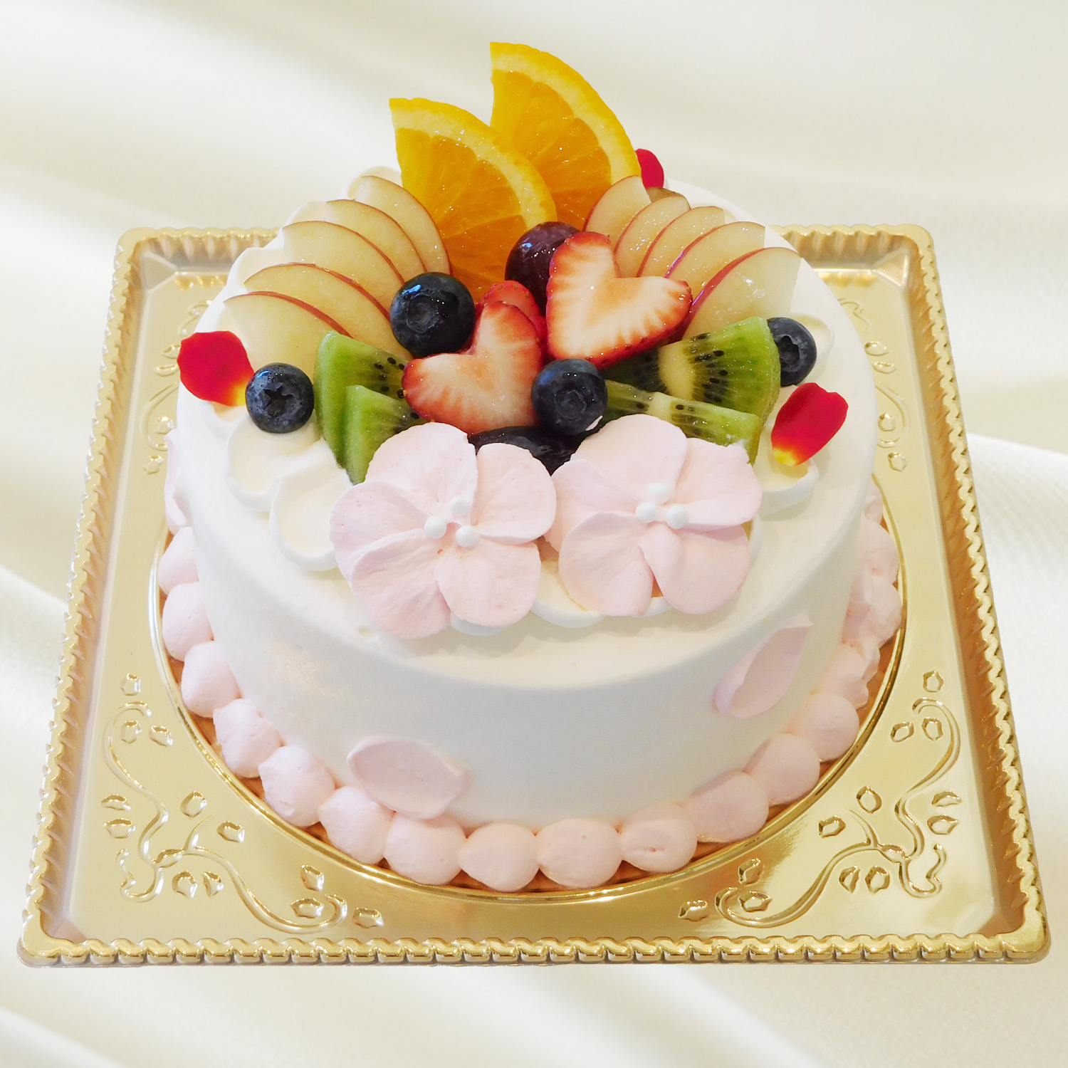 フラワーズ 生クリームのお花が可愛く美味しいバースデーケーキ